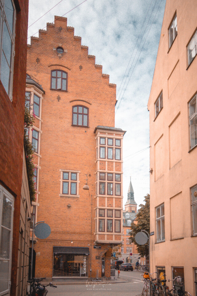 copenhagen-cobbelstone-street-photography-by-champika-m-wijerathne-champaka-fairy-tale-city-scape-2-scaled