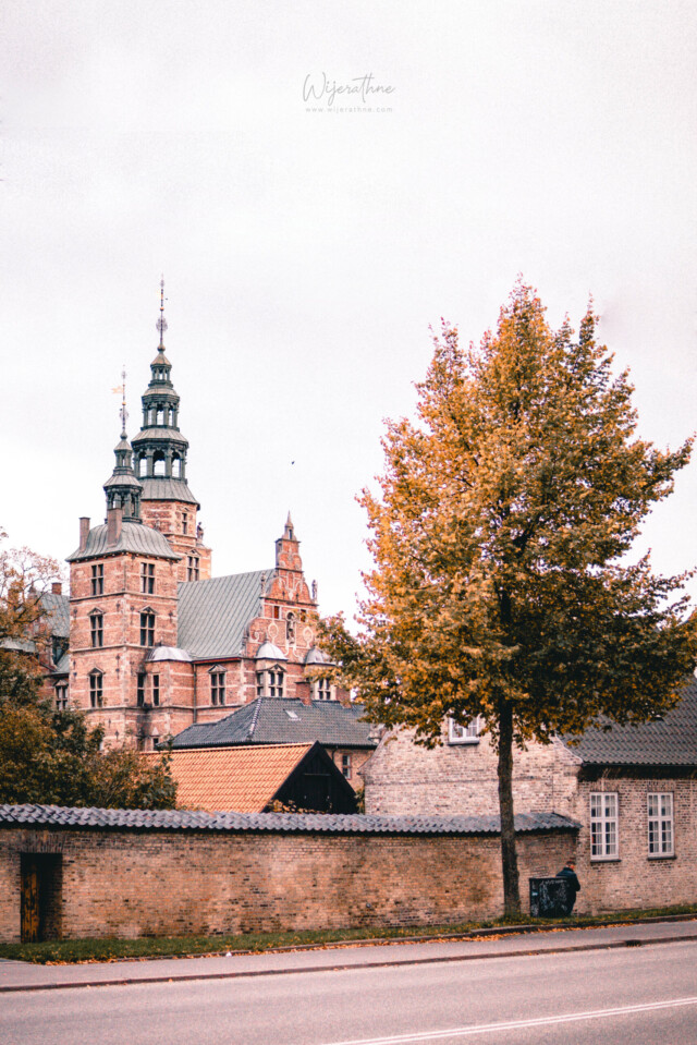 copenhagen-denmak-queens-palace-in-authmn-fall-photography-by-champaka-m-wijerathne-scaled